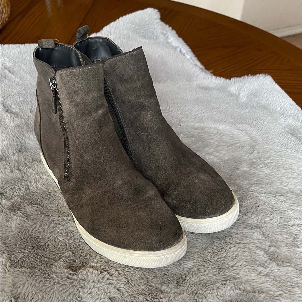 Gray Suede Ankle Boots with Zipper - Picture 5 of 5